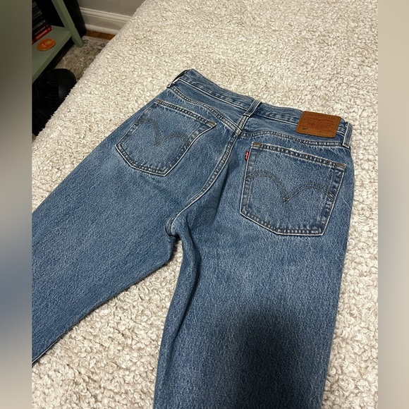 Levi's 501 Original Fit jeans - size 26 x 30, medium wash - Picture 6 of 7